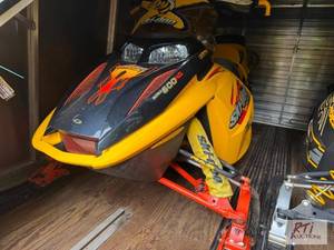 lot 32 image: 2003 Ski Doo REV600HO snowmobile. R...