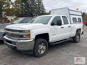 lot 8 image: 2019 Chevrolet Silverado 2500 HD Pi...