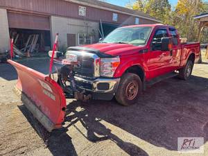 lot 9 image: 2015 Ford F-250 Super Duty Pickup T...