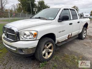 lot 21 image: 2007 Dodge Ram 1500 Quad Cab Pickup...