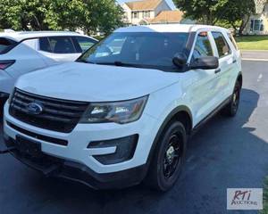 lot 33 image: 2017 Ford Explorer Police Intercept...