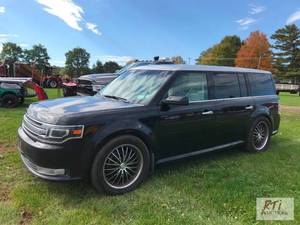 lot 34 image: 2013 Ford Flex Limited SUV, leather...