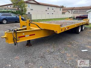 lot 62 image: 2000 Towmaster T-40 Trailer. VIN 4...