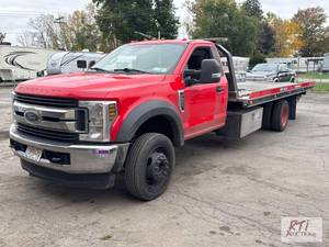 lot 74 image: 2019 Ford F-550 XLT Rollback Truck....