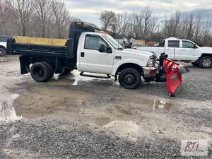 lot 78 image: 2003 Ford F-550 Dump body truck. VI...