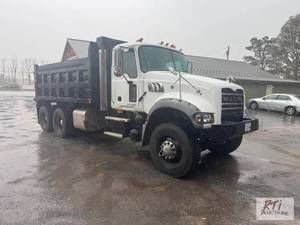 lot 97 image: 2008 Mack Granite GU713. VIN1M2AX0...