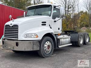 lot 99 image: 2007 Mack CXN613 Vision Road Tracto...