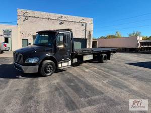 lot 100 image: 2007 Freightliner M2 business class...