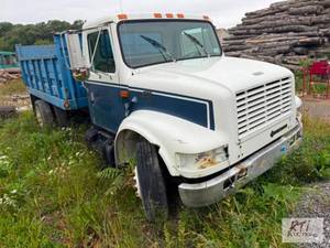 lot 113 image: 2000 International 4700 Truck. &nbs...