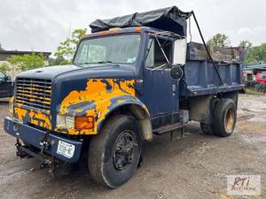 lot 128 image: 1979 International S1800 single axl...