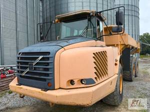 lot 132 image: 2005 VOLVO A30D Articulated Dump Tr...
