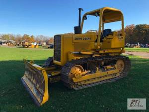 lot 158 image: John Deere 550B dozer. Item is loca...