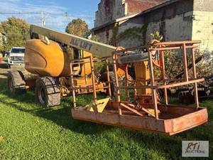lot 168 image: 1997 JLG 600A Articulating Boom Lif...