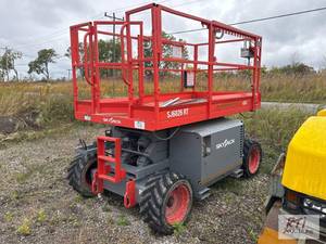 lot 169 image: Skyjack SJ6826RT Rough Terrain Scis...