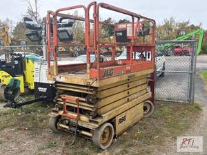 lot 171 image: JLG 2646E2 Electric Scissor Lift. 2...