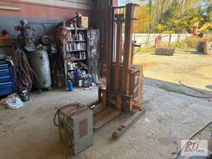 lot 179 image: Reliant NA130W30 Electric Walk Behi...
