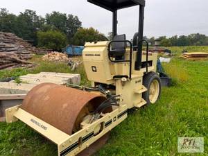 lot 180 image: INGERSOLL-RAND SD-40D Roller. Heavy...