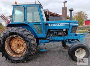 lot 195 image: Ford 9700 Tractor. Enclosed cab wit...