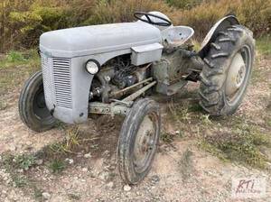 lot 208 image: Ferguson TO-20 Tractor. Continental...