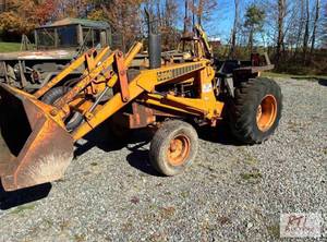 lot 209 image: Case 480B Tractor with Loader. Dies...