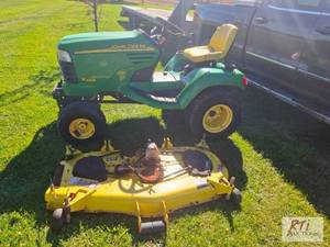 lot 266 image: John Deere X465 lawn tractor with 5...