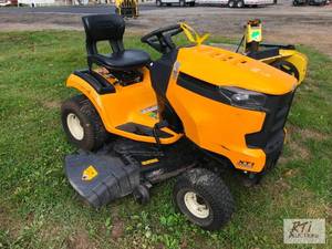 lot 267 image: Cub Cadet XT1 50in lawn tractor, 33...
