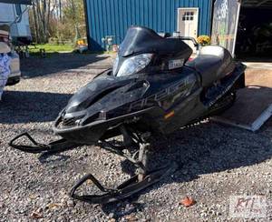 lot 281 image: 2004 Arctic Cat Firecat F7 Snowmobi...