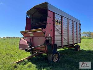 lot 301 image: H&S XL-87 Forage Box. SN B8588. Fu...