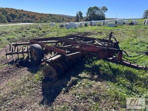 lot 313 image: International Harvester Pull Type D...