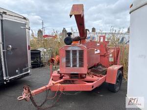 lot 470 image: Woodchuck WC17 Woodchipper. Ford Ga...