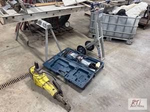 lot 482 image: (2) Bosch Jackhammers and (1) Makin...