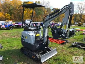 lot 1 image: ATS ME18 mini excavator with 16in d...