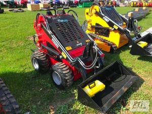 lot 22 image: Future FT323TZ mini skid loader, 42...