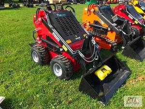 lot 25 image: Future FT323TZ mini skid loader, 42...