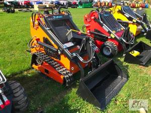lot 28 image: Future FT360C mini tracked skid loa...