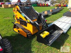 lot 31 image: Future FT360T mini tracked skid loa...