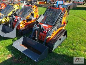 lot 34 image: Vorx NL360 tracked mini skid loader...