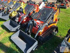 lot 52 image: Vorx NL360 tracked mini skid loader...