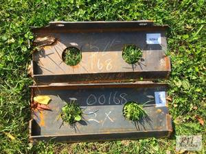 lot 104 image: 2X Solid mini skid loader mounting ...