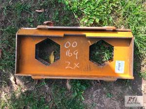 lot 105 image: 2X Solid mini skid loader mounting ...