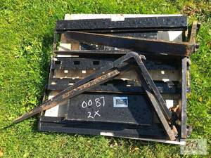 lot 108 image: 2X Vorx pallet forks for mini skid ...