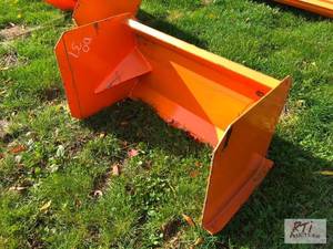 lot 113 image: 3ft snow pusher for mini skid loade...