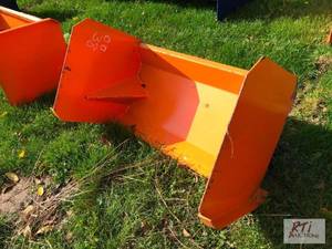 lot 114 image: 3ft snow pusher for mini skid loade...