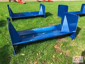 lot 123 image: 6ft snow pusher for skid loader. M...