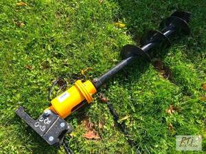 lot 147 image: Hydraulic post hole digger with 8in...