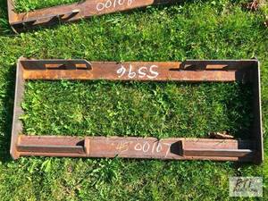 lot 166 image: Skid loader mounting bracket. MDI ...
