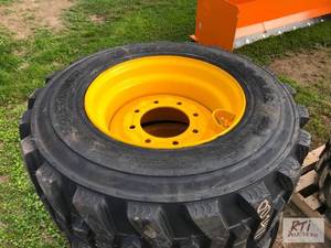 lot 261 image: 4X Forerunner 12-16.5 skid loader t...