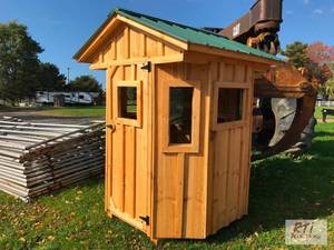 lot 336 image: 5x5 wooden hunting blind with 360 d...