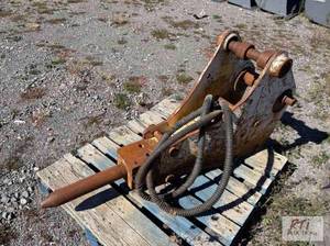 lot 395 image: Kent FRD F6 Hydraulic Hammer Attach...
