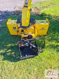 lot 402 image: John Deere 47in quick hitch snowblo...